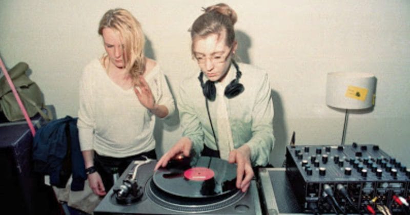 Three Rising Female DJs to Know (and Listen to) in Summer 2022 – WWD